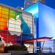 Erste Vorbereitungen für iPad 3 Event: Yerba Buena Center dekoriert