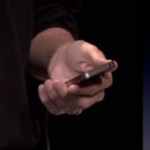 Steve Jobs hält das iPhone 4 falsch, WWDC 2010 Keynote