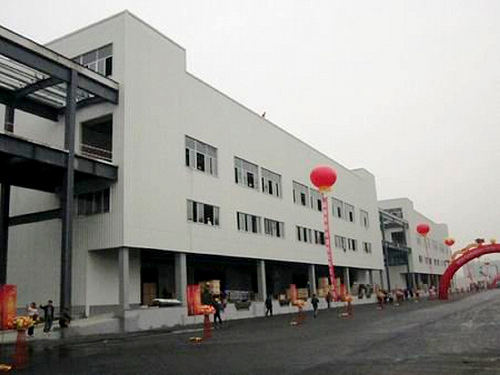 Mit staatlicher Hilfe konnte Foxconn 8 solche Fabriksgebäude in nur 70 Tagen fertigstellen