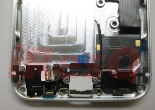 iPhone 5: Audio-Anschluss und Connector in Case